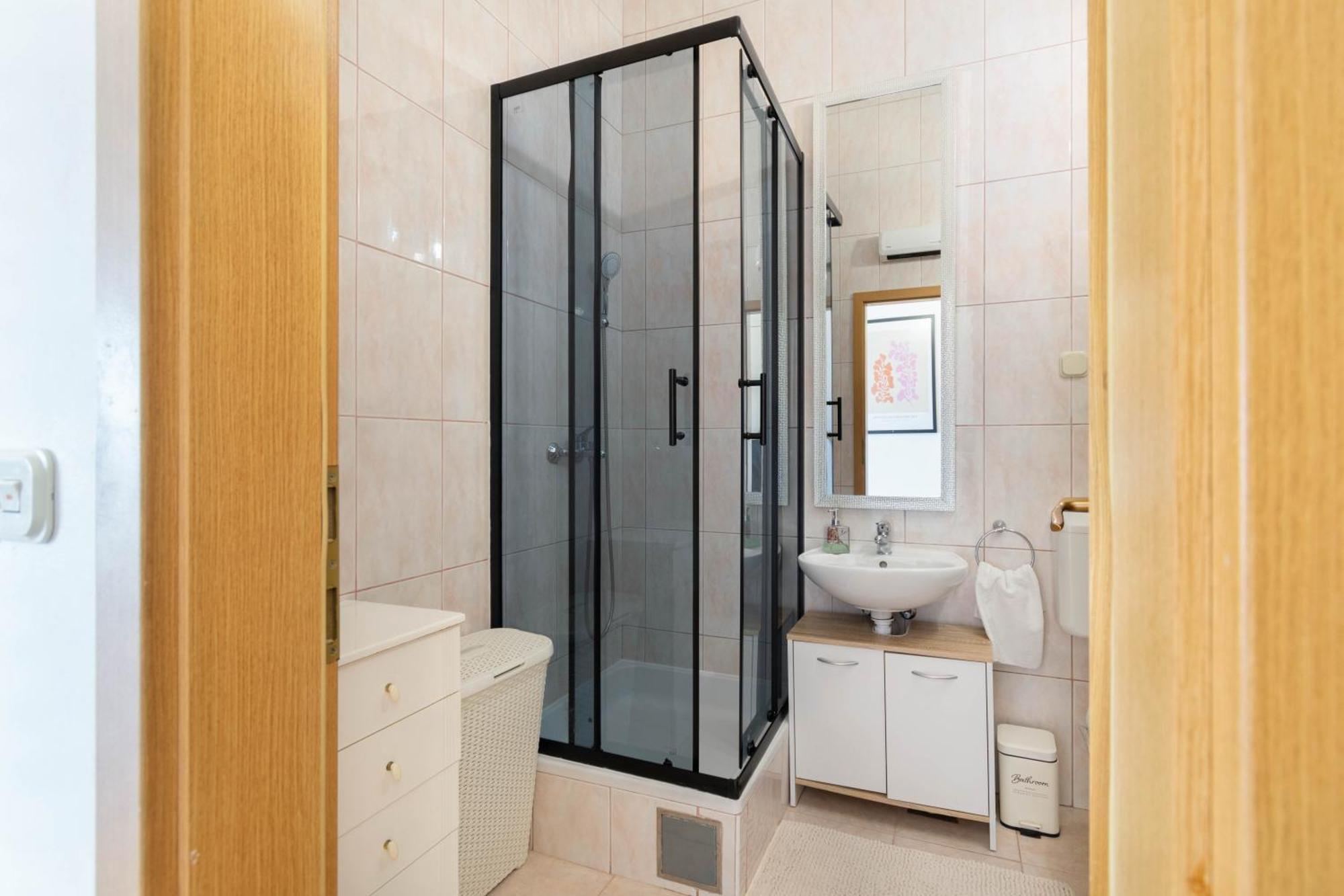 Apartment 30 M From Beach,makarska,marija *